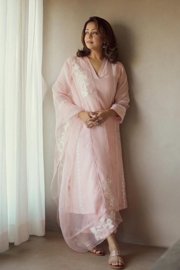 Kollywood Queen Jyothika Stylish Photos Viral2