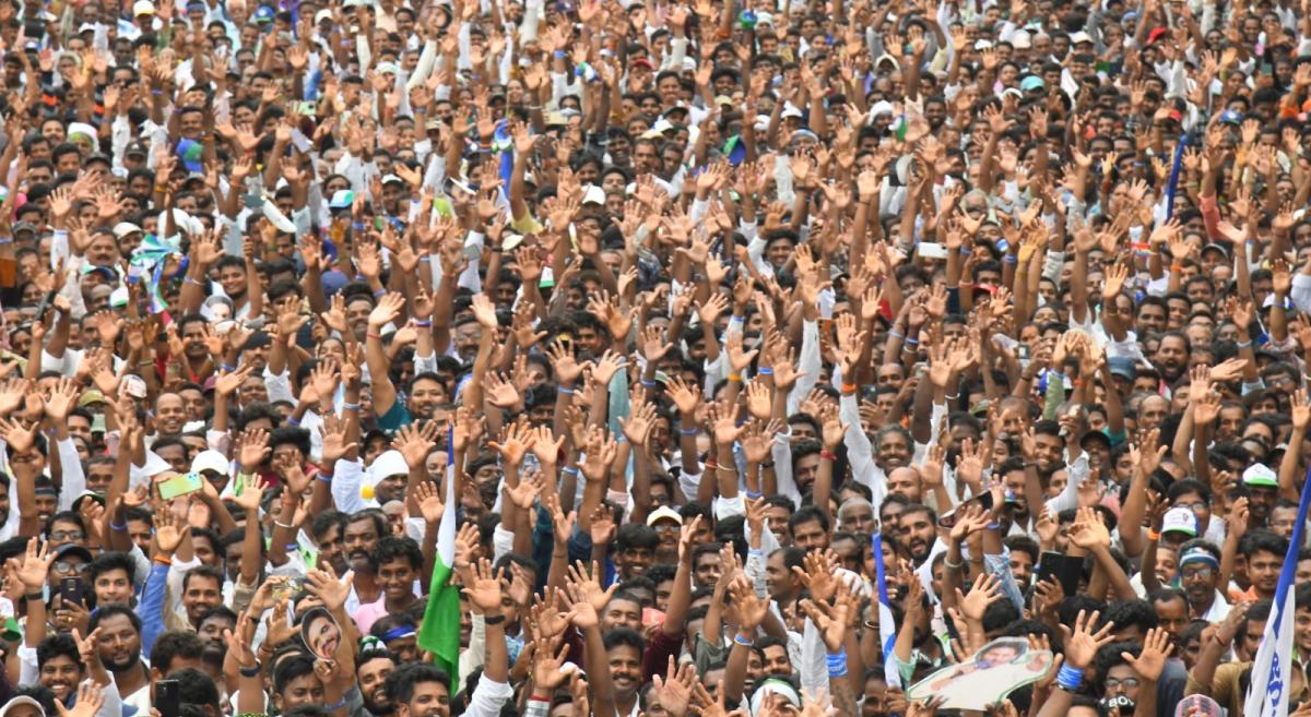 CM YS Jagan At Gajuwaka Road Show In Visakhapatnam: Photos1