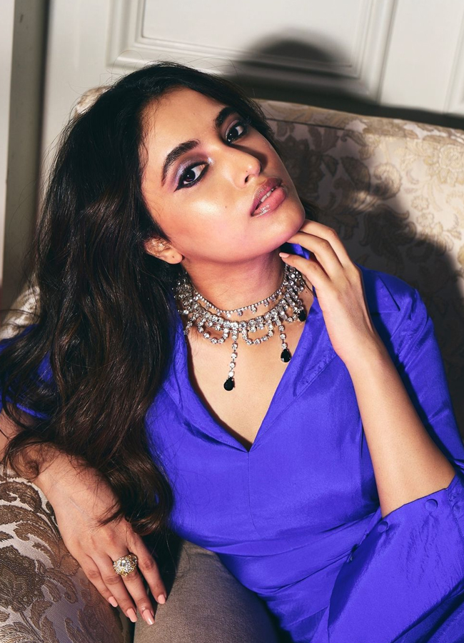 Actress Priyanka Arul Mohan Beautiful Photos Viral8