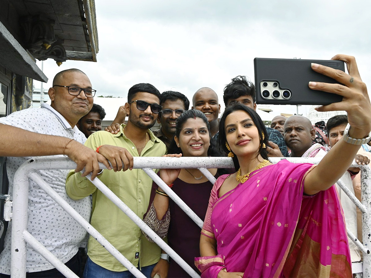 Actress Priya Anand Visits Tirumala Tirupati Photos4