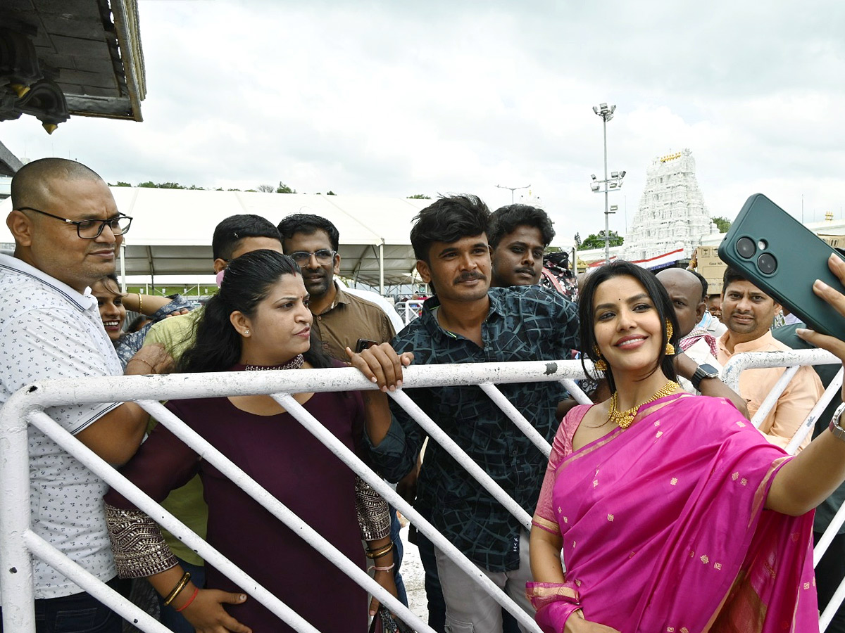 Actress Priya Anand Visits Tirumala Tirupati Photos5