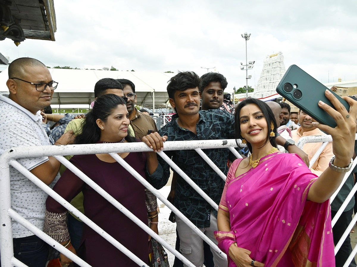 Actress Priya Anand Visits Tirumala Tirupati Photos6