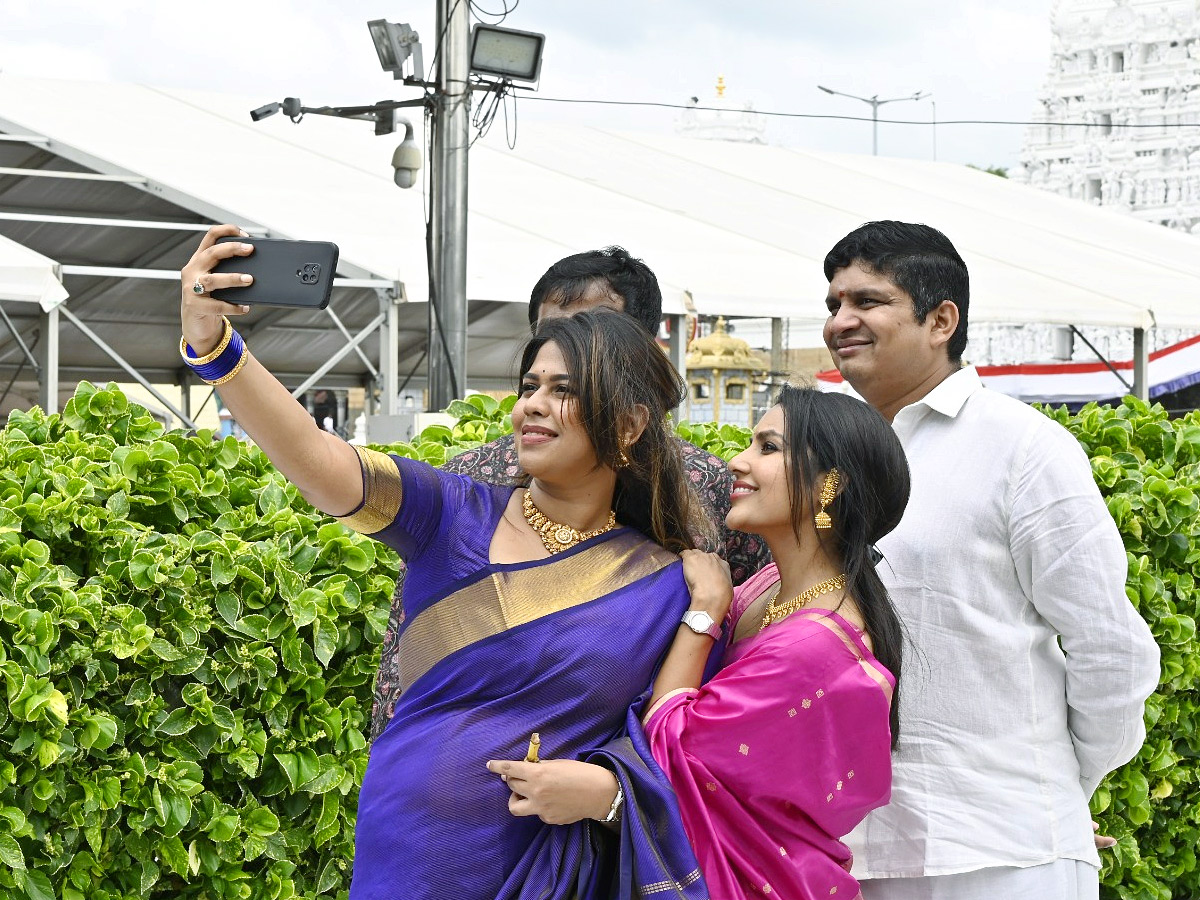 Actress Priya Anand Visits Tirumala Tirupati Photos7