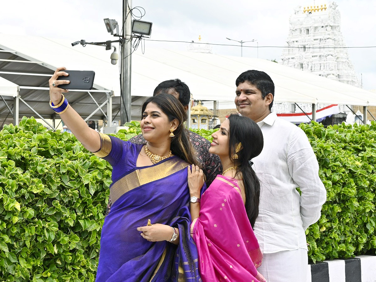 Actress Priya Anand Visits Tirumala Tirupati Photos8