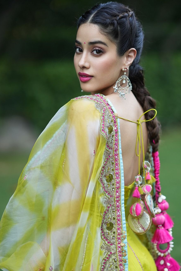 Janhvi Kapoor Fashion On Cricket Themed Outfits And Jewellery Amazing Photos22