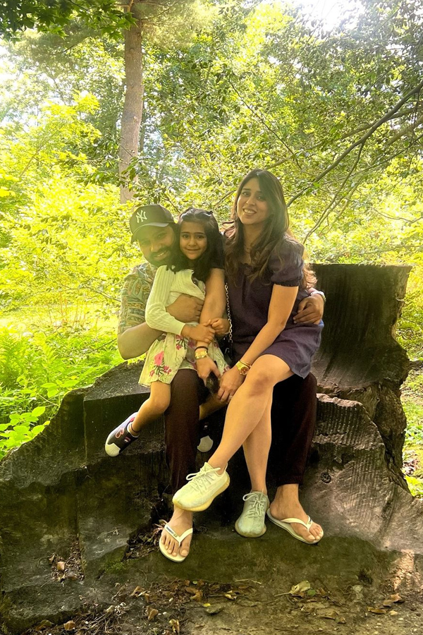 Rohit Sharma Enjoys Day Break With Wife and Daughter After Ind Win Over PAK2