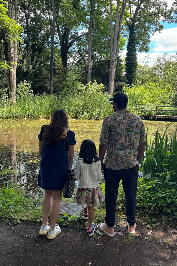 Rohit Sharma Enjoys Day Break With Wife and Daughter After Ind Win Over PAK3