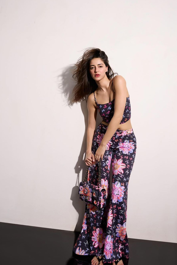 Ananya Pandey Looks Super Stylish In Black Dress: Photos12