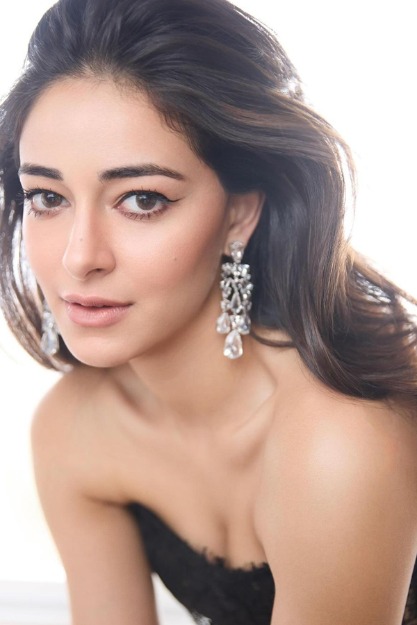Ananya Pandey Looks Super Stylish In Black Dress: Photos5