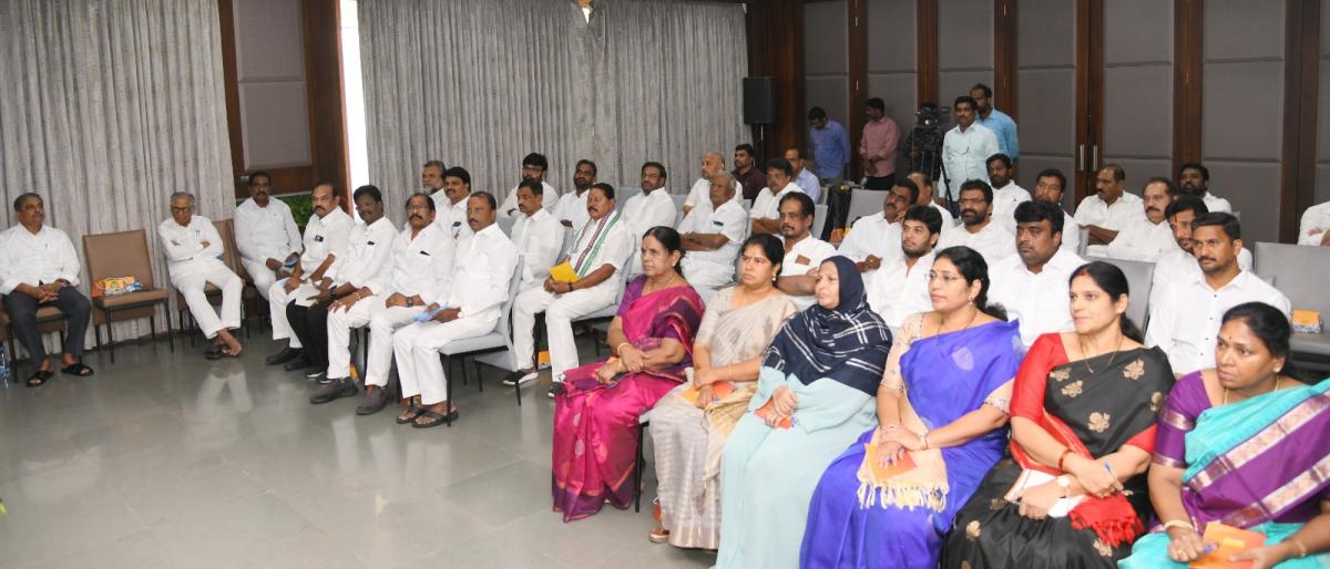 YS Jagan Mohan Reddy at YSRCP Legislative Council Members Meeting4