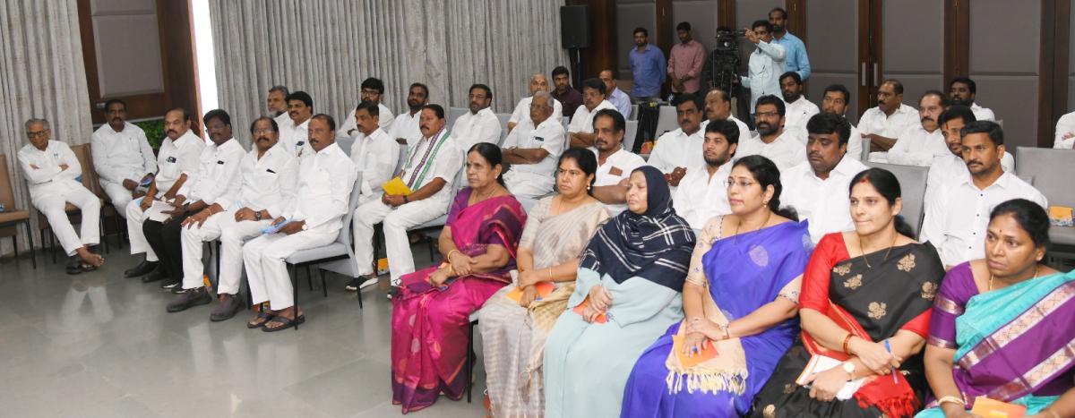 YS Jagan Mohan Reddy at YSRCP Legislative Council Members Meeting6