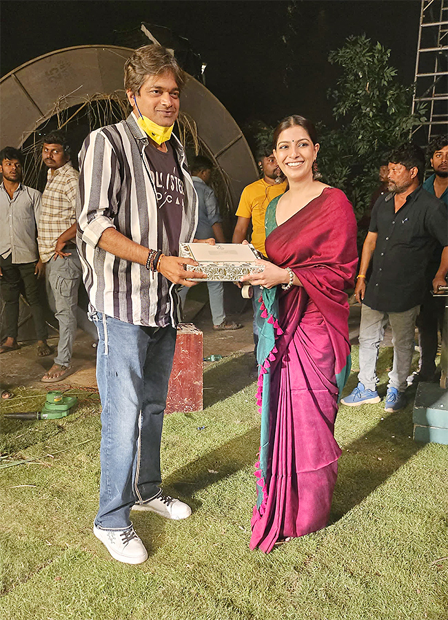Varalaxmi Sarathkumar invites Tollywood celebrities to her wedding Photos12