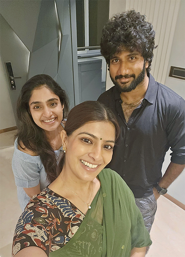 Varalaxmi Sarathkumar invites Tollywood celebrities to her wedding Photos15