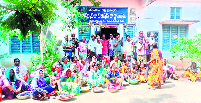 కొనసాగుతున్న నిరసన
2