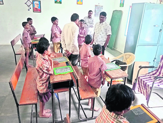 ఆప్కాస్ కార్మికులసమస్యలు పరిష్కరించాలి 1