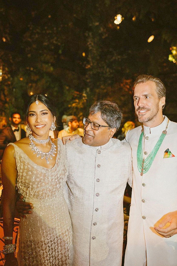Aliya Modi Daughter Of IPL Former Chairman Lalit Modi Stunning HD Pics Viral Photos24