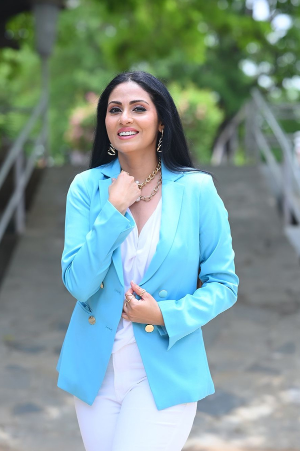 Actress Sadaa Latest Stills At Neethone Dance 2.0 Show5