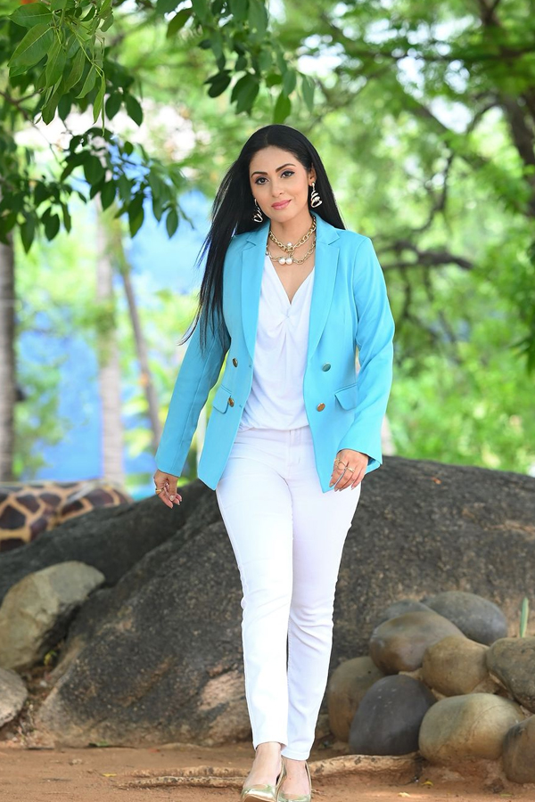 Actress Sadaa Latest Stills At Neethone Dance 2.0 Show7