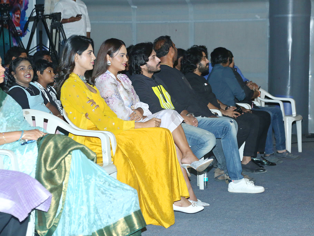 o manchi ghost movie pre release event8
