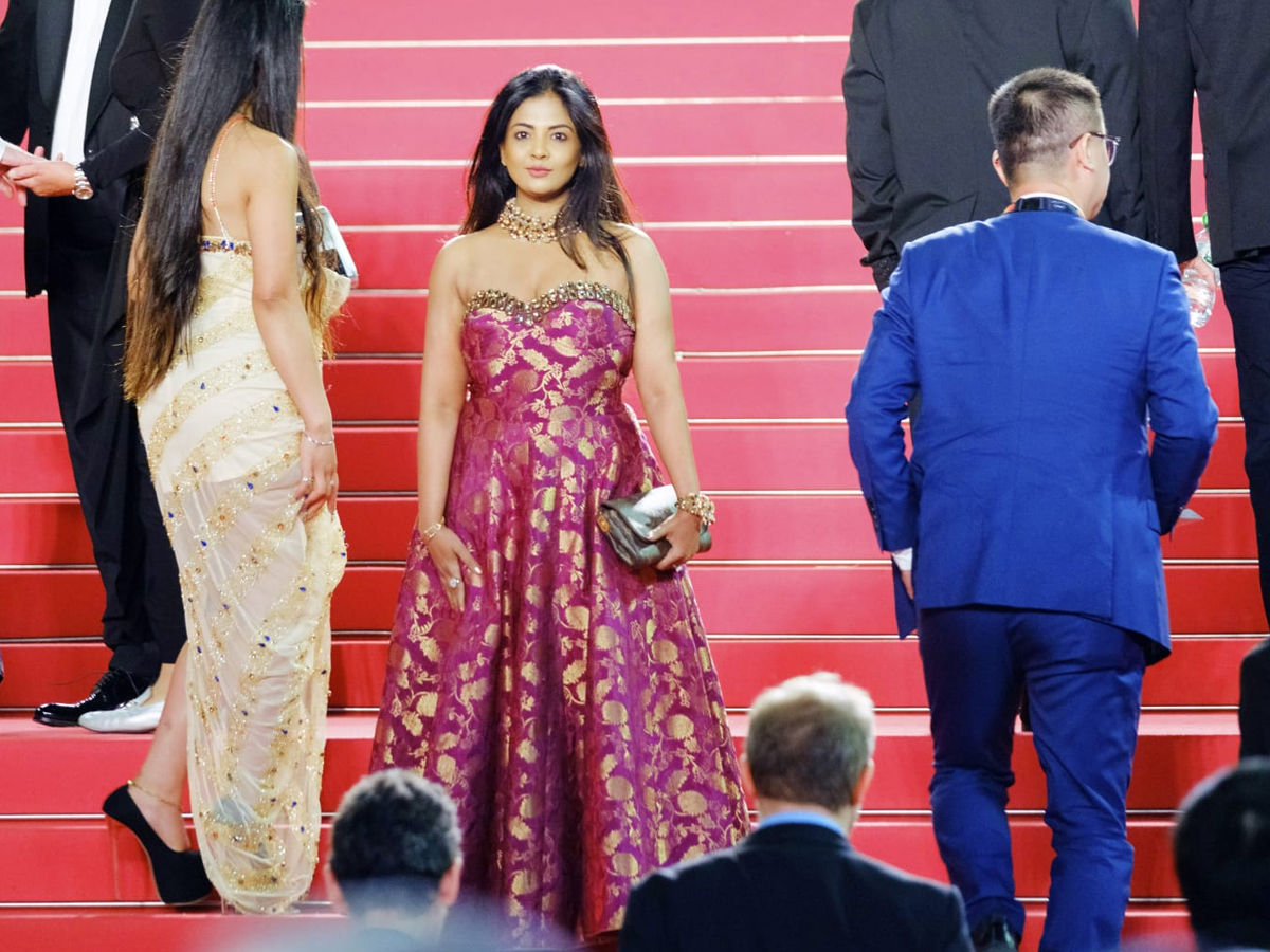 Hyderabad Fashion Designer Aruna Goud In 77th Cannes Film Festival Photos Viral2