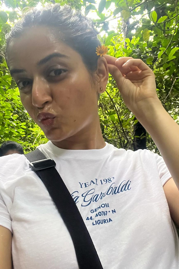 Viswambhara Beauty Ashika Ranganath Is On Mangalore Vacation Photos Goes Viral3