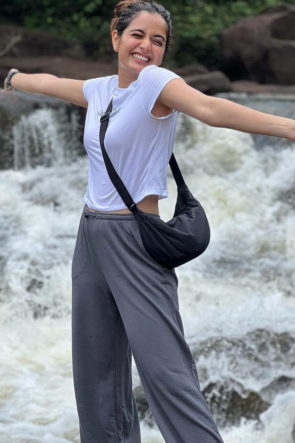 Viswambhara Beauty Ashika Ranganath Is On Mangalore Vacation Photos Goes Viral4