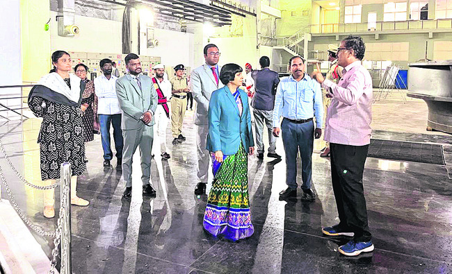 పంపుహౌస్‌ను సందర్శించిన హైకోర్టు జడ్జి1