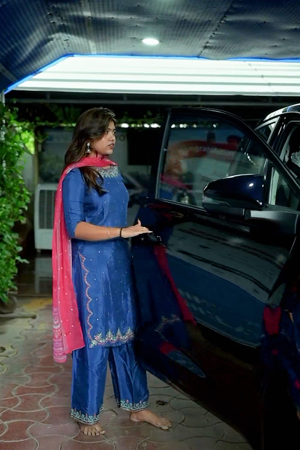 Jabardasth Rithu Chowdary Buys New Car, Photos Viral11