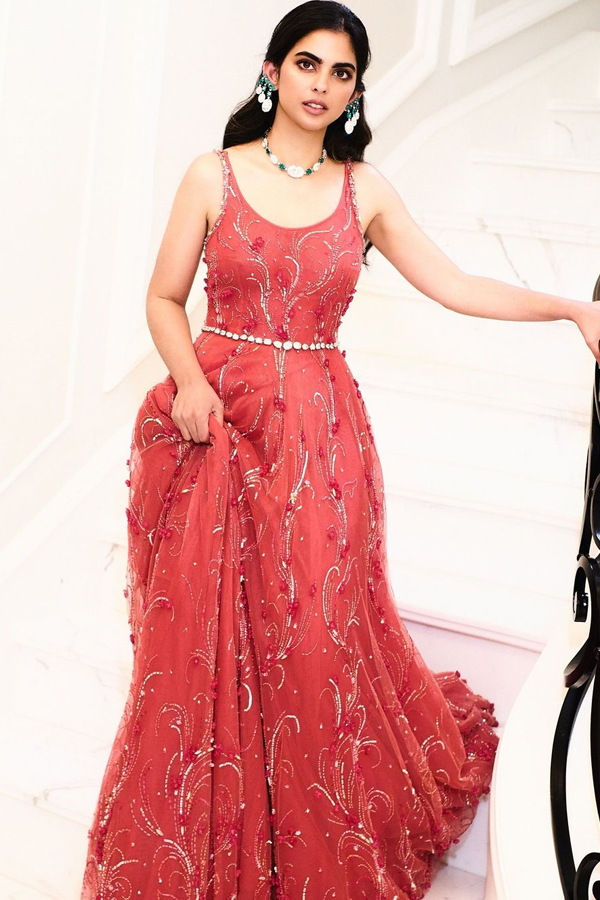 Ambani Heiress Isha Ambani Trendy Fashion Outfit Photos Viral16
