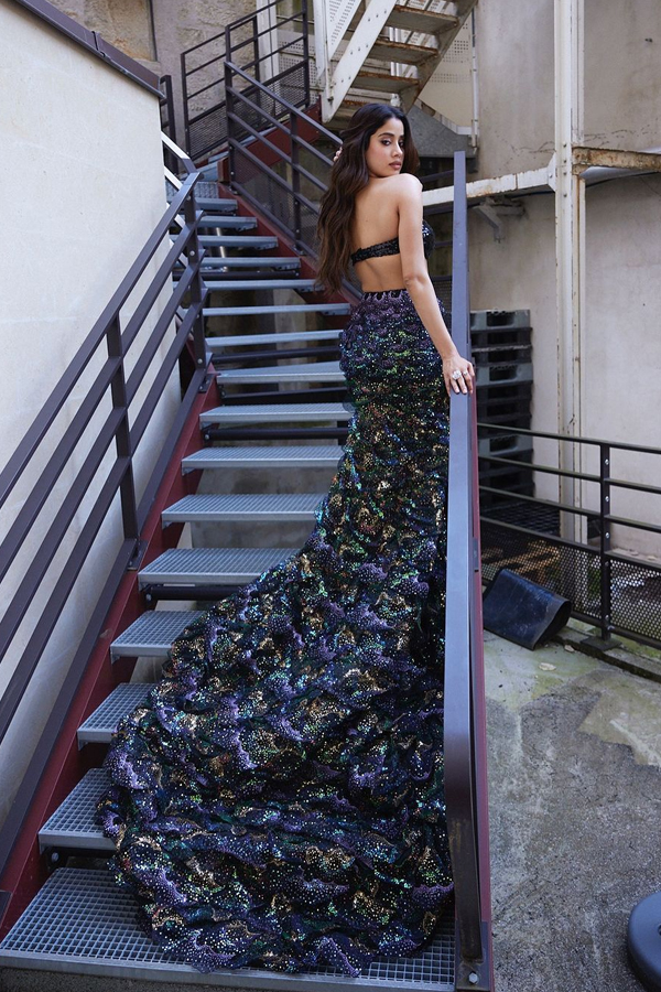 Janhvi Kapoor Makes Her Fabulous Debut At Paris Fashion Week 2024 For Designer Rahul Mishra14