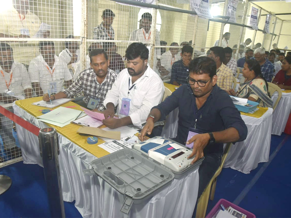 ఏపీలో కొనసాగుతున్న కౌంటింగ్‌ (ఫొటోలు) | AP Election 2024 Counting ...