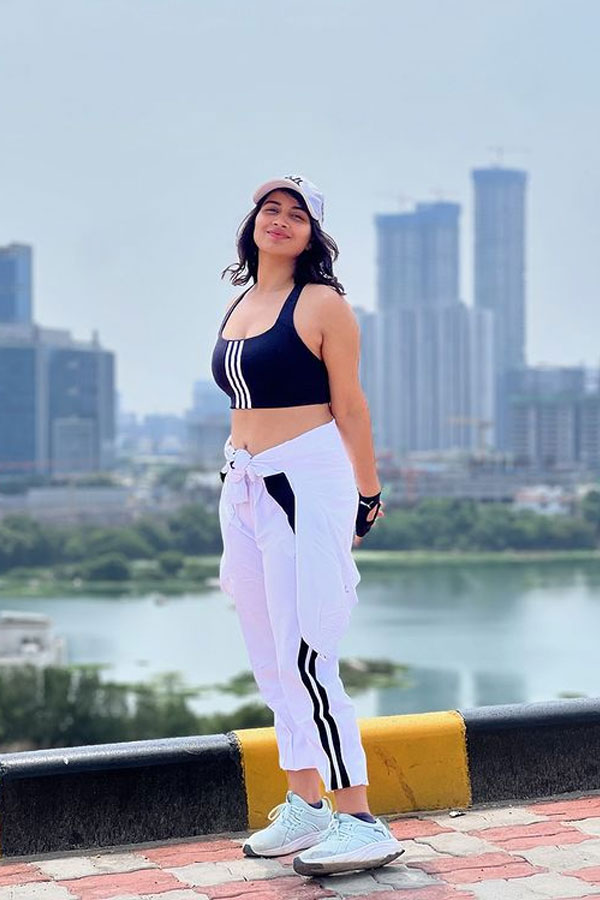Bigg Boss Fame Inaya Sultana Latest Pics Goes Viral2