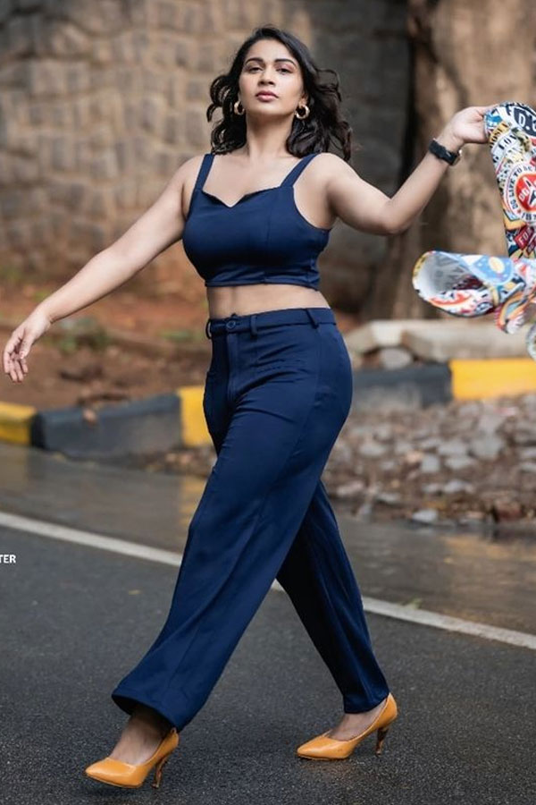 Bigg Boss Fame Inaya Sultana Latest Pics Goes Viral14
