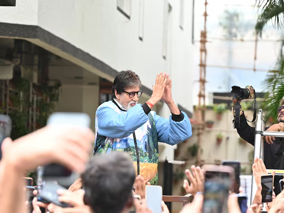 Big B Saw Kalki 2898 AD With His Son Abhishek Bachchan Photos Goes Viral11