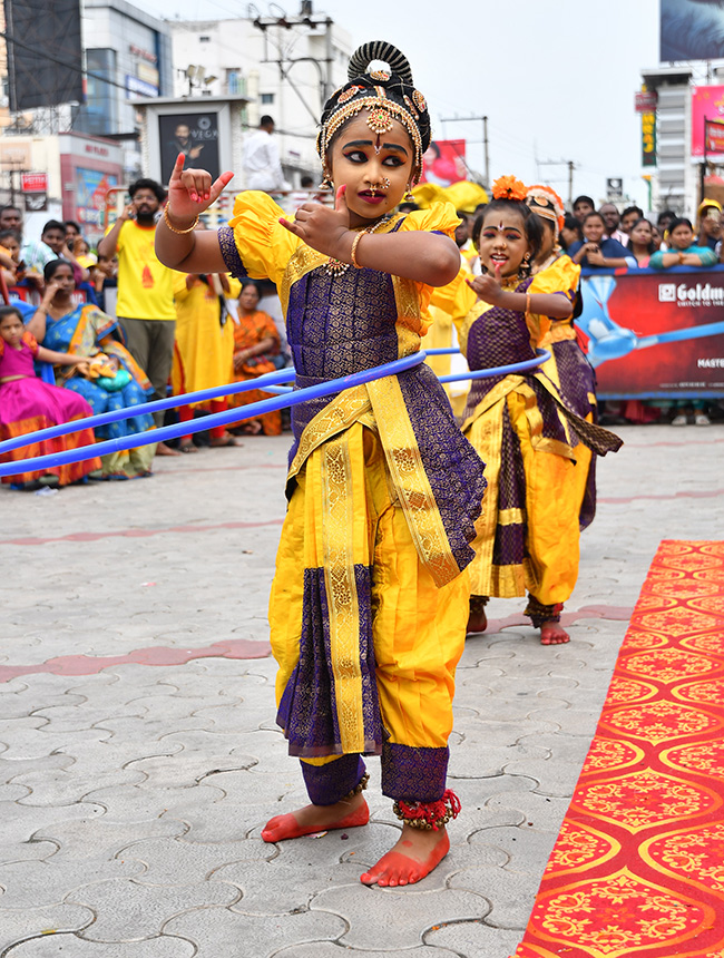 Vijayawada : Sri Jagannath Ratha Yatra Photos10
