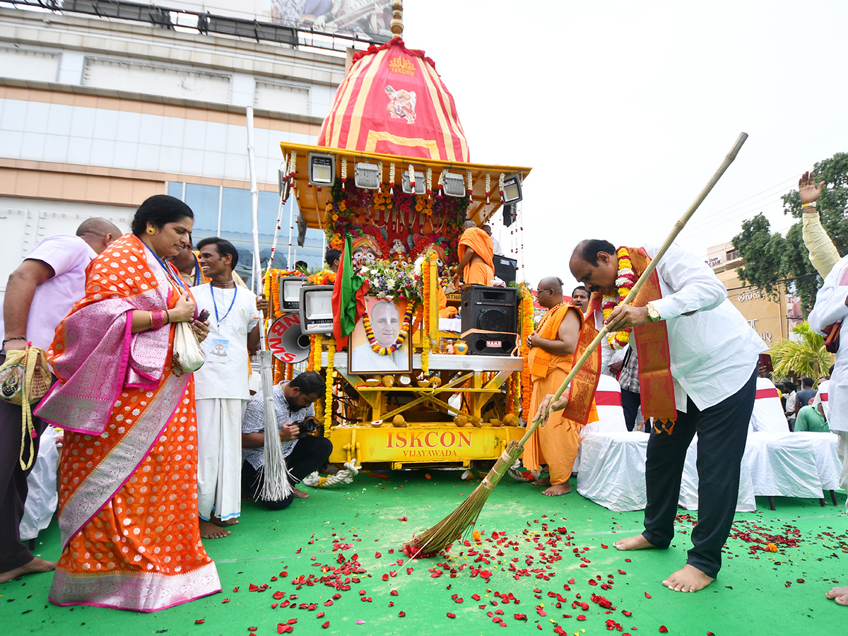 Vijayawada : Sri Jagannath Ratha Yatra Photos12