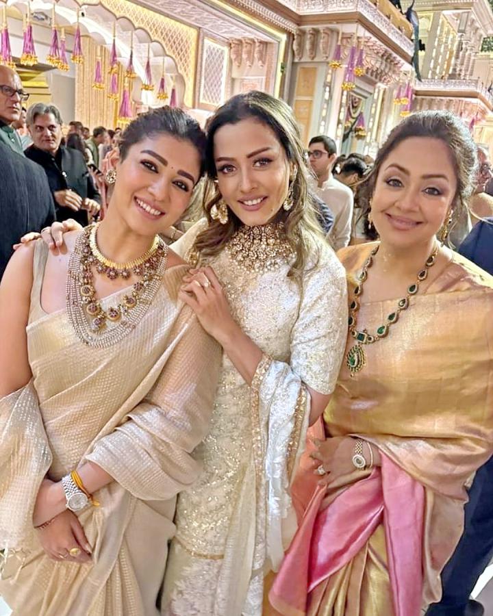 Mahesh Babu Family Special Attraction At Anant Radhika Wedding Photos6