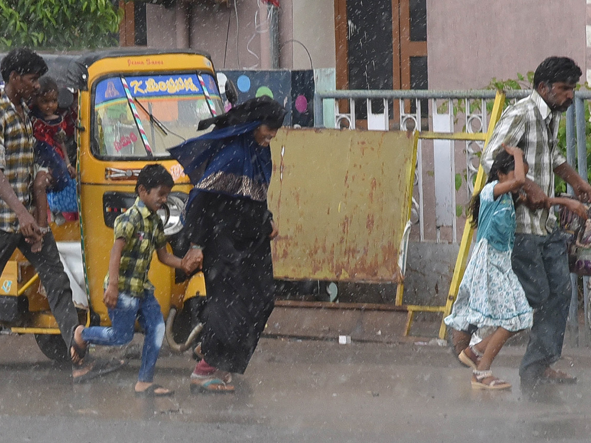ఏపీలో దంచికొడుతున్న వానలు..(ఫొటోలు) | Heavy Rains In Andhra Pradesh ...