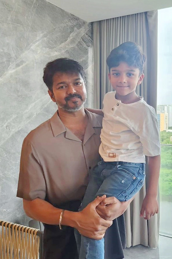 Actress Rambha meets Thalapathy Vijay along with her family: Photos6