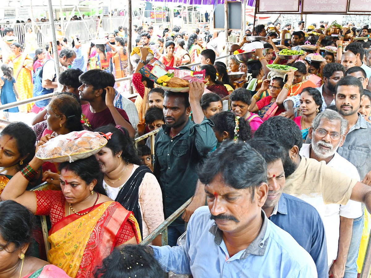 Ashada Masam Devotees Huge Crowd To Durga Temple In Vijayawada Photos5