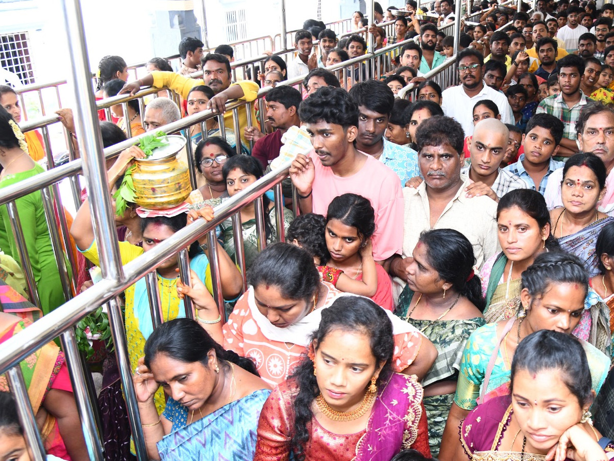Ashada Masam Devotees Huge Crowd To Durga Temple In Vijayawada Photos7