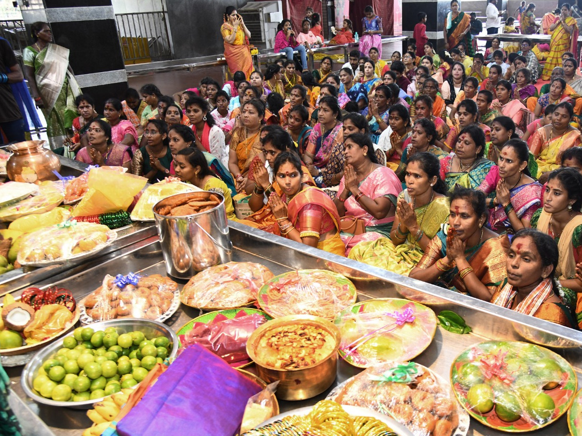 Ashada Masam Devotees Huge Crowd To Durga Temple In Vijayawada Photos10