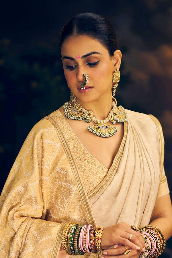 Genelia Deshmukh New Latest Stunning Photos14