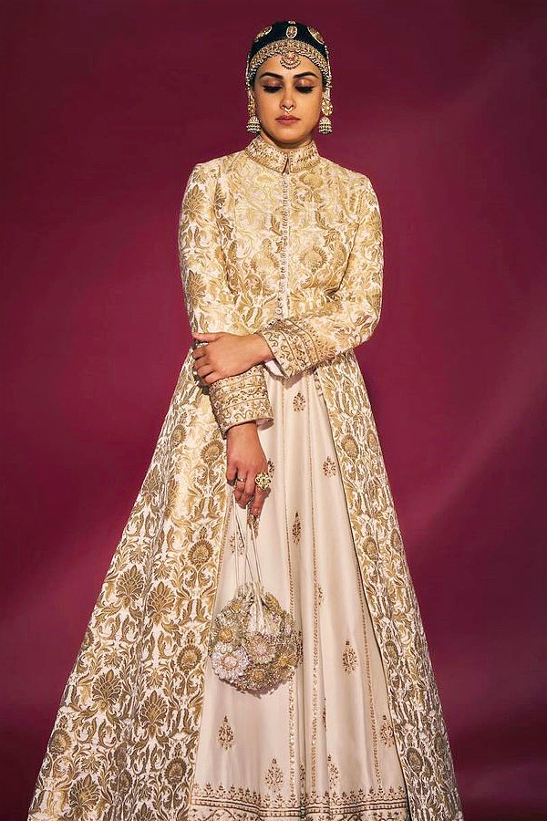 Genelia Deshmukh New Latest Stunning Photos4