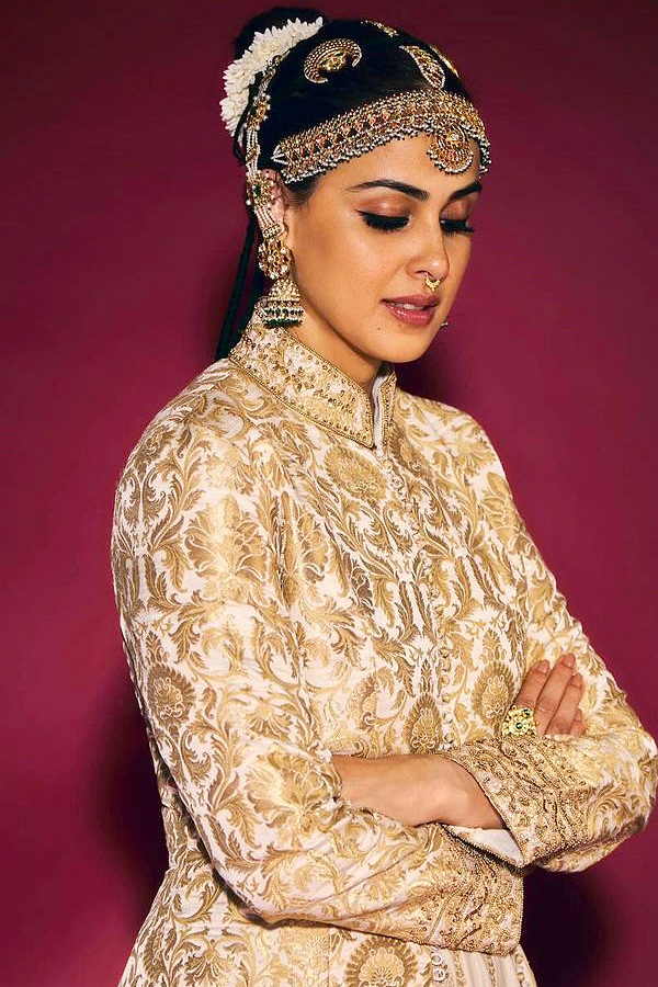 Genelia Deshmukh New Latest Stunning Photos6