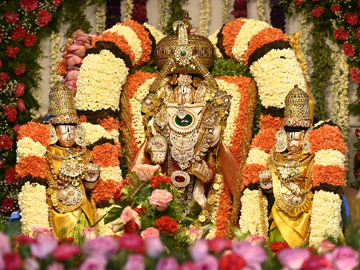 Pushpa Pallaki Seva at Tirumala Photos10