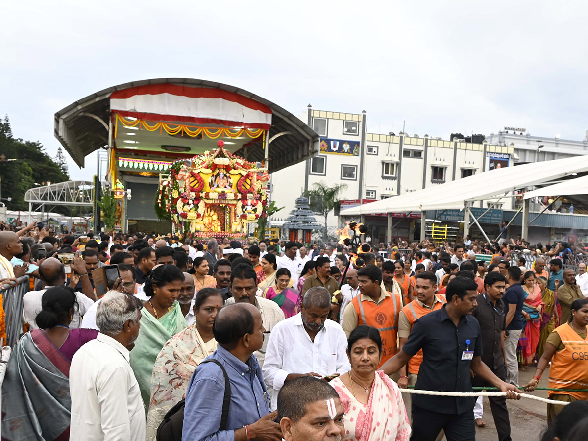 Pushpa Pallaki Seva at Tirumala Photos12