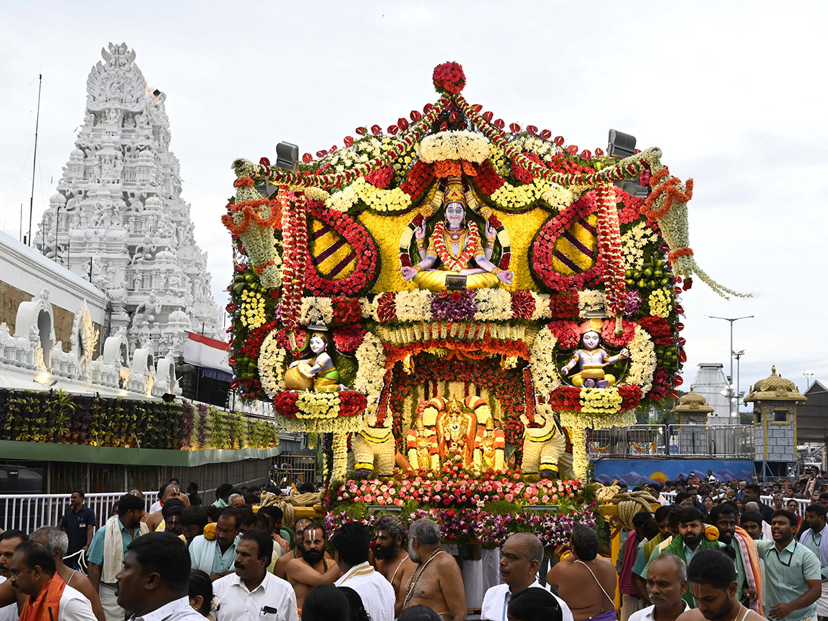 Pushpa Pallaki Seva at Tirumala Photos2