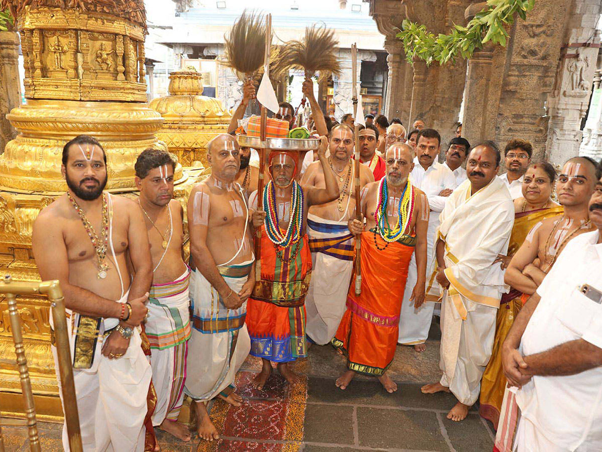 Pushpa Pallaki Seva at Tirumala Photos22