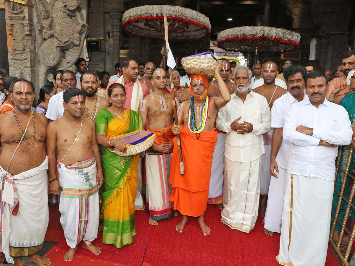 Pushpa Pallaki Seva at Tirumala Photos3
